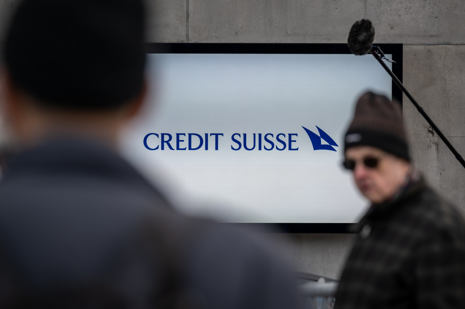 Bonistas de Credit Suisse coordinan ofensiva por indemnizaciones