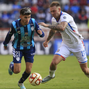 Cruz Azul derrota 2-0 al Pachuca con la mira en los cuartos de final