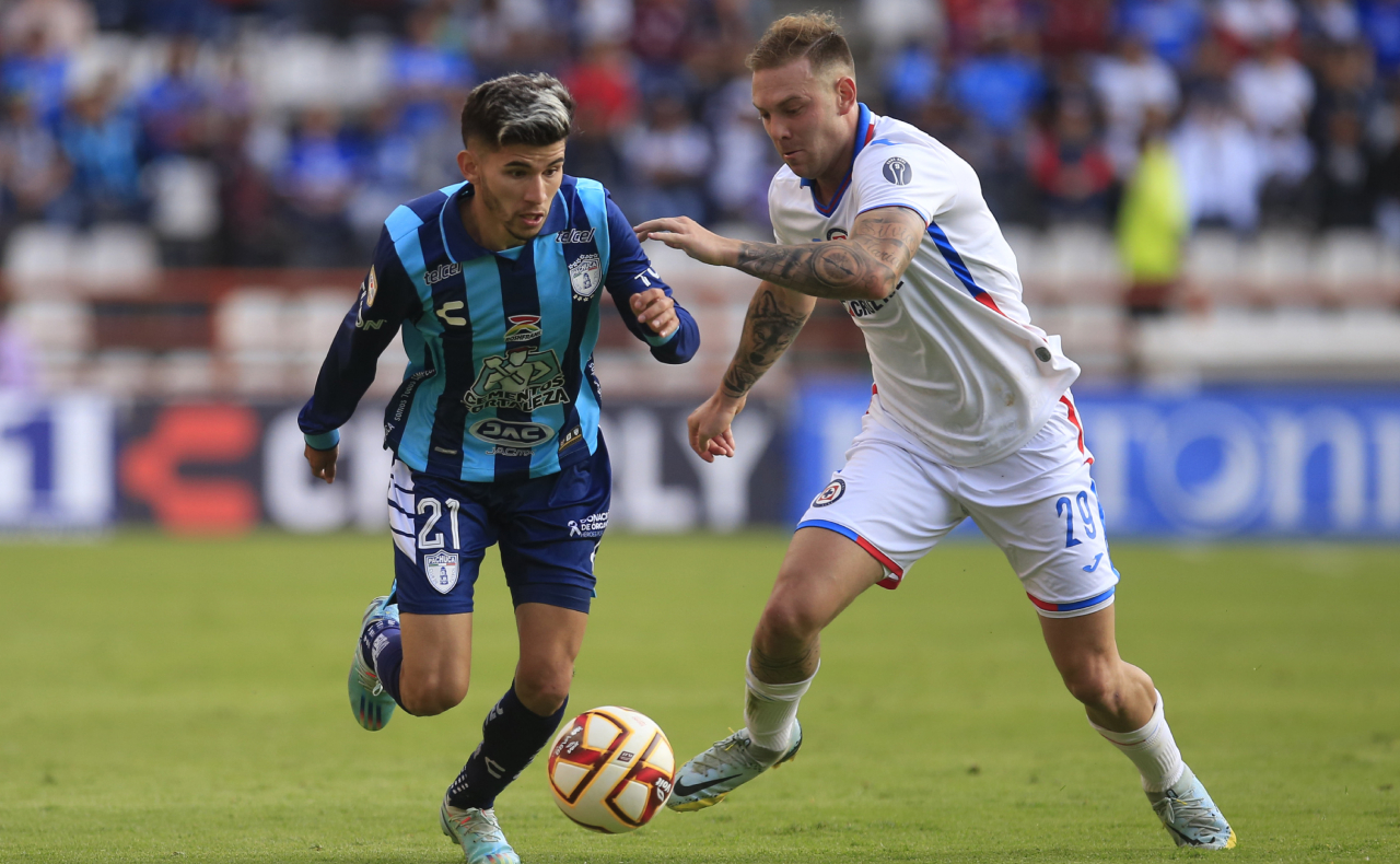 Cruz Azul derrota 2-0 al Pachuca con la mira en los cuartos de final