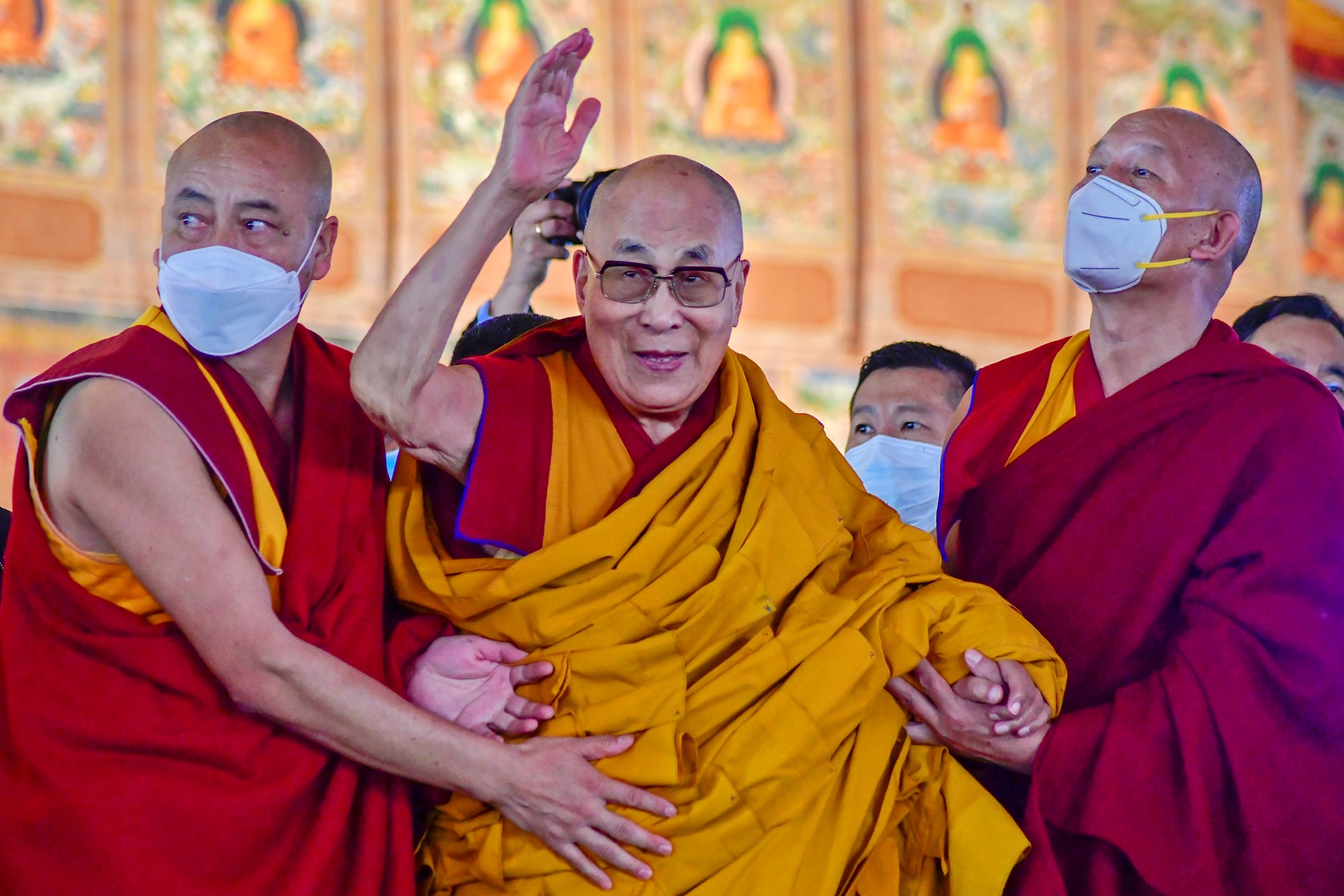 La conducta del Dalai Lama revive los casos de abuso de líderes religiosos