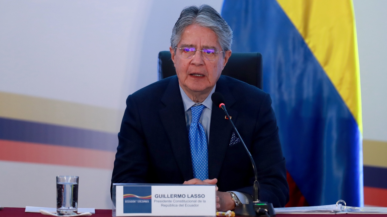 Ecuador autoriza a civiles portar armas para combatir inseguridad