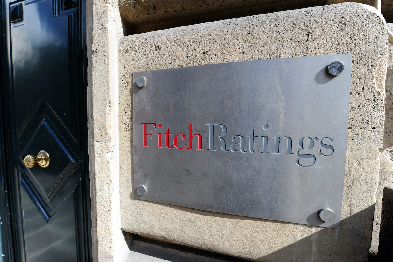 Francia seguirá con reformas estructurales tras recorte de Fitch a calificación
