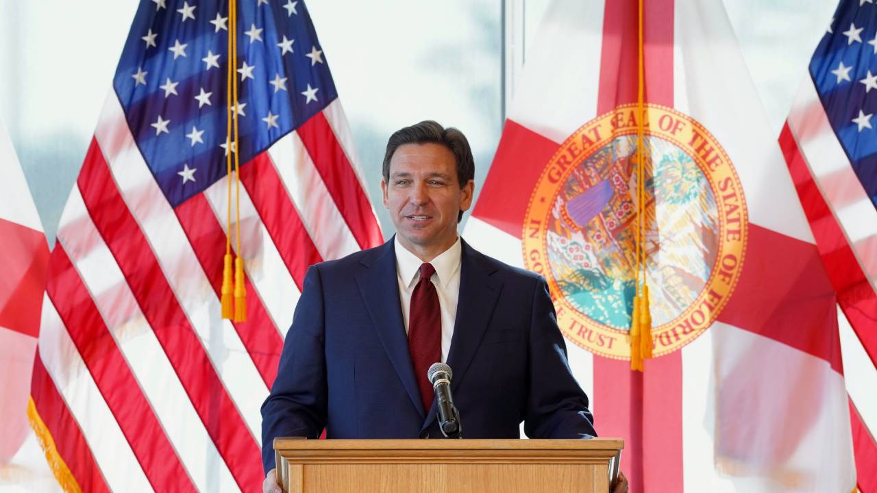 El gobernador de Florida impugna acuerdos de autogobierno de Disney