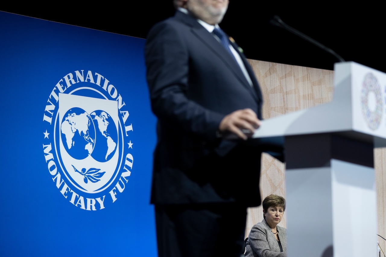 FMI recomienda mantener alza de tasas pese a la crisis bancaria