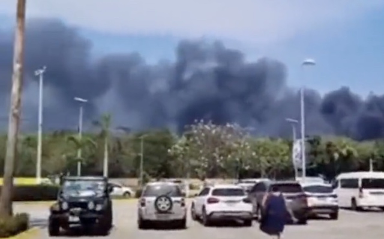 Un predio se incendia en Acapulco, cerca del Fórum Mundo Imperial