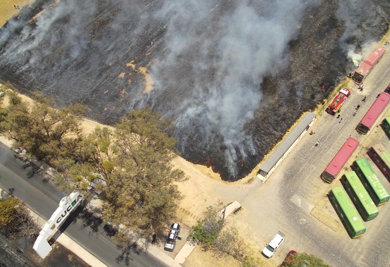 Incendio en Guadalajara: Activan alerta atmosférica; se mantienen las clases