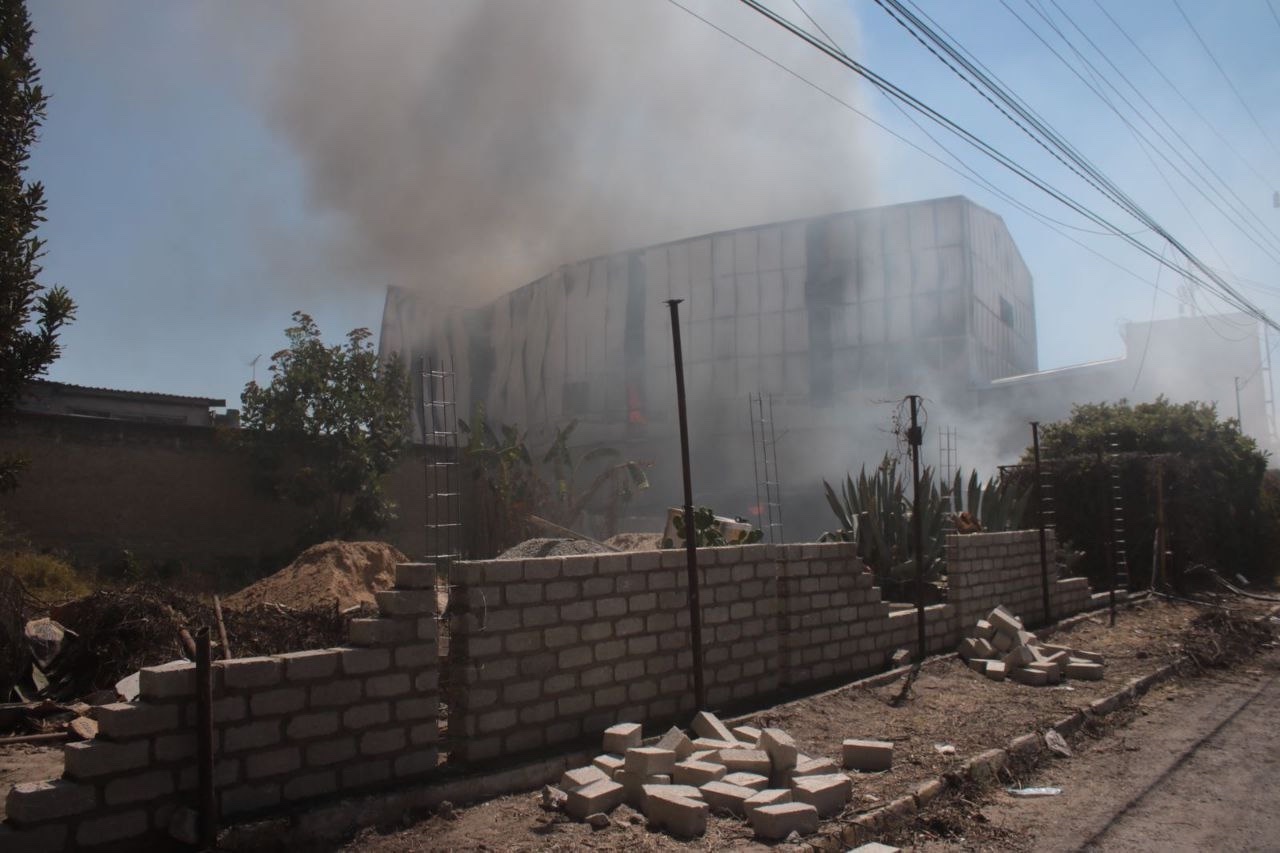 Incendio en Zapopan: taller se quema en la colonia Colli Urbano