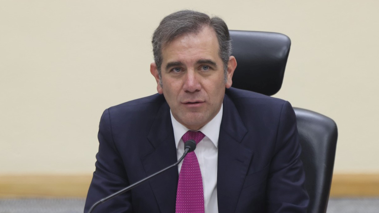 Córdova pide a nuevos consejeros mantener la autonomía del INE