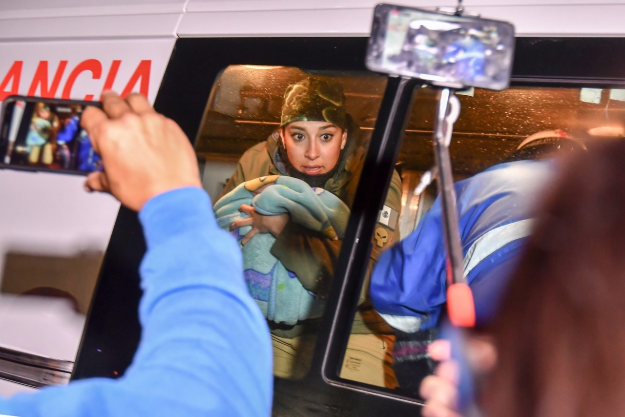 Autoridades rescatan a 63 migrantes secuestrados en Sonora