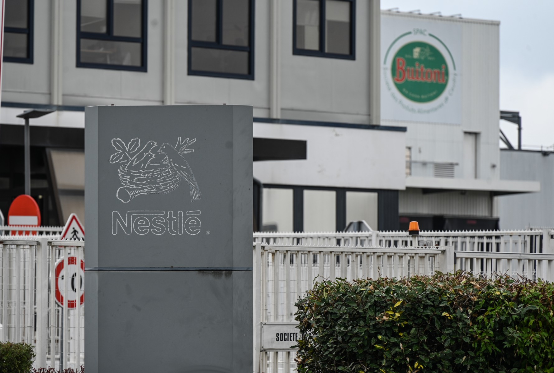 Nestlé indemnizará a víctimas que comieron pizza contaminada en Francia