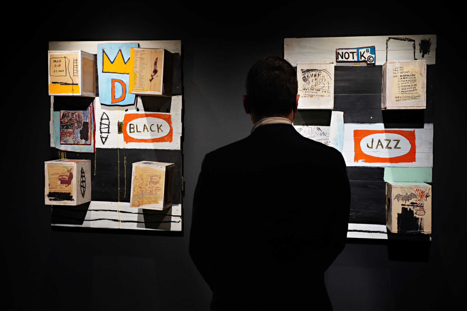 Hombre se declara culpable por pinturas falsas de Basquiat