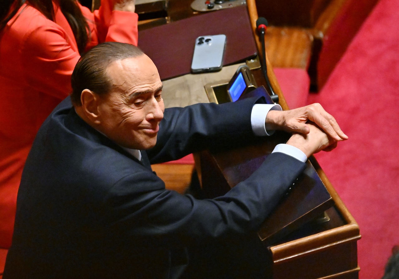 Silvio Berlusconi es hospitalizado por problemas cardiacos
