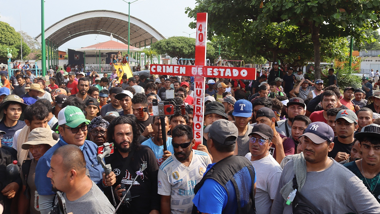 Migrantes se abren paso en Chiapas; piden diálogo con el gobierno federal