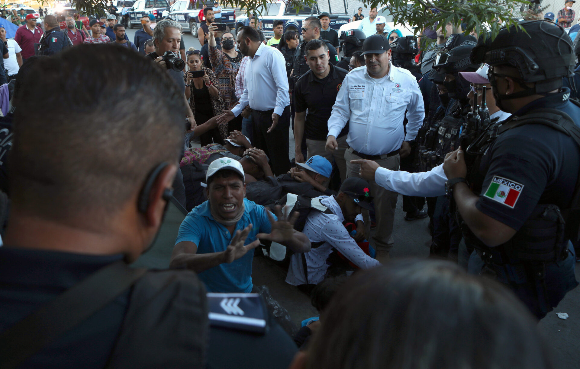 Gobierno de Ciudad Juárez desaloja campamento de migrantes