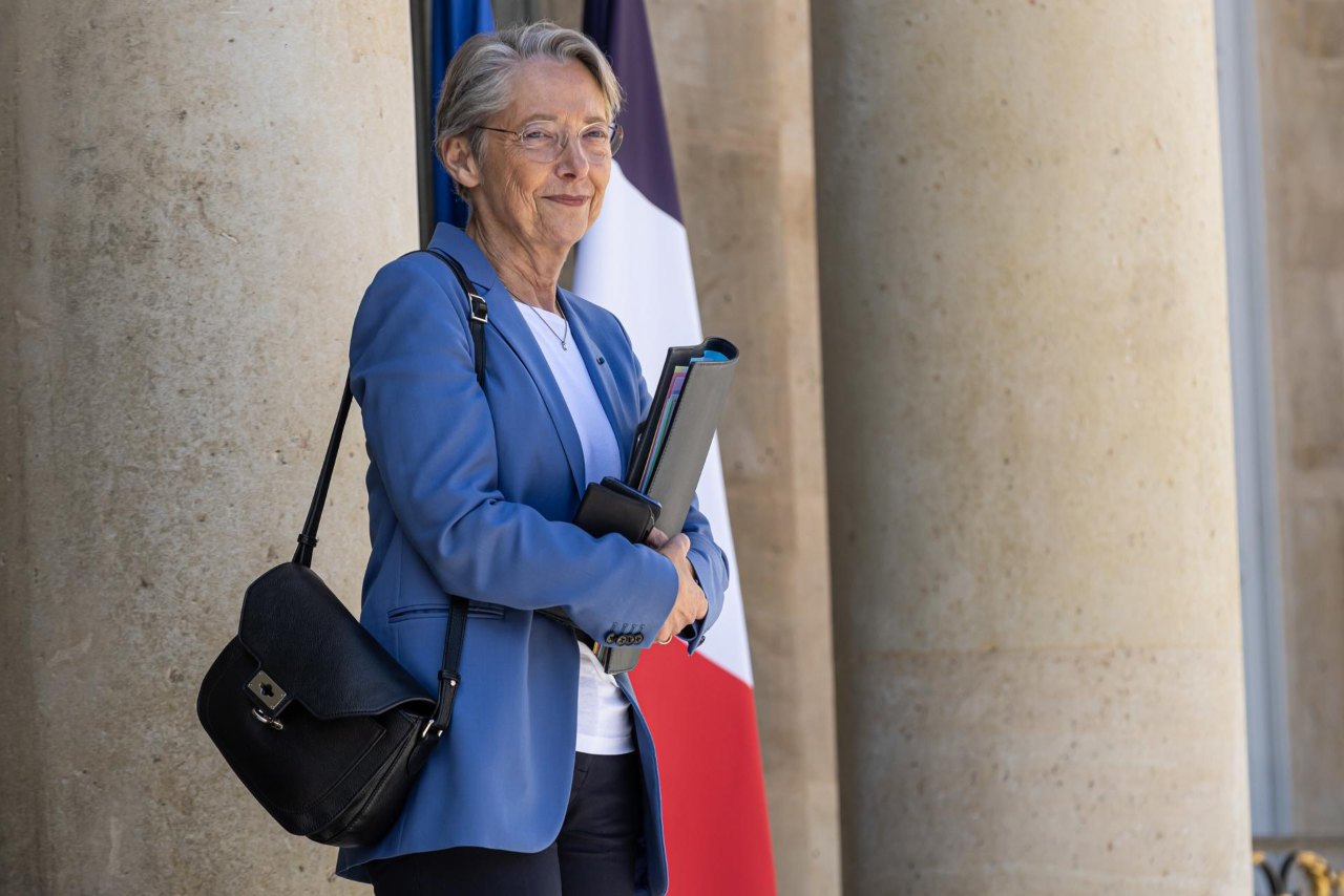 Francia está en ‘conversaciones estrechas’ tras reducción de calificación crediticia