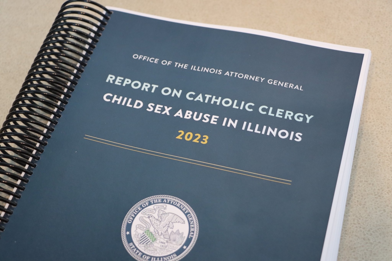 Sacerdotes católicos abusaron sexualmente de casi 2 mil niños en Illinois: informe
