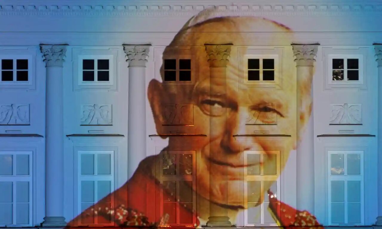 ‘¿Qué sabía el papa?’ Los polacos están divididos ante las acusaciones de encubrimiento de abusos contra Juan Pablo II