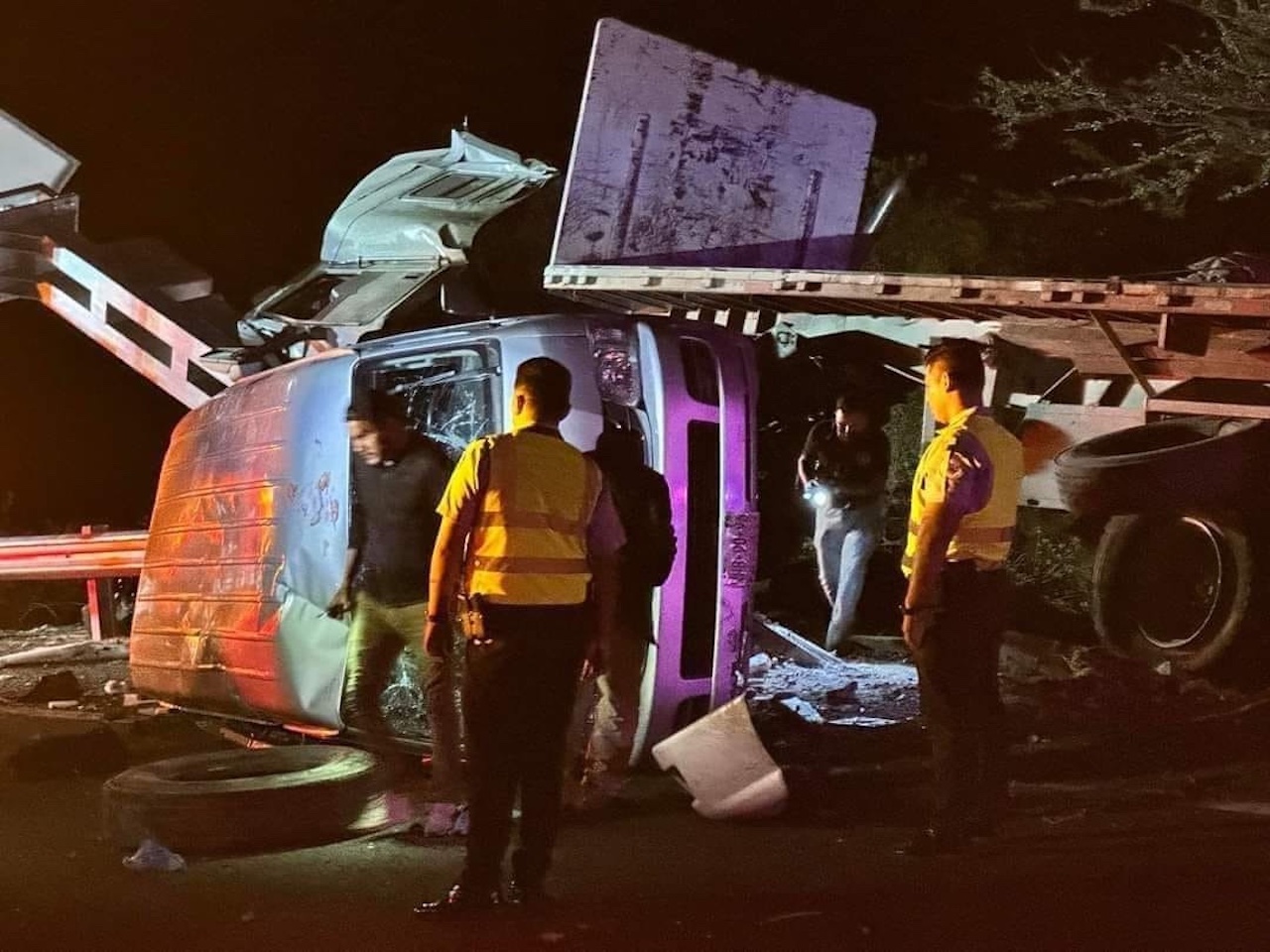 Choque deja 9 muertos en la Autopista del Sol en Guerrero