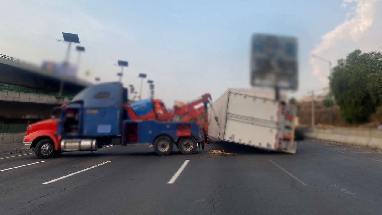 Accidente México Querétaro Tráiler Vuelca En Cuautitlán Izcalli