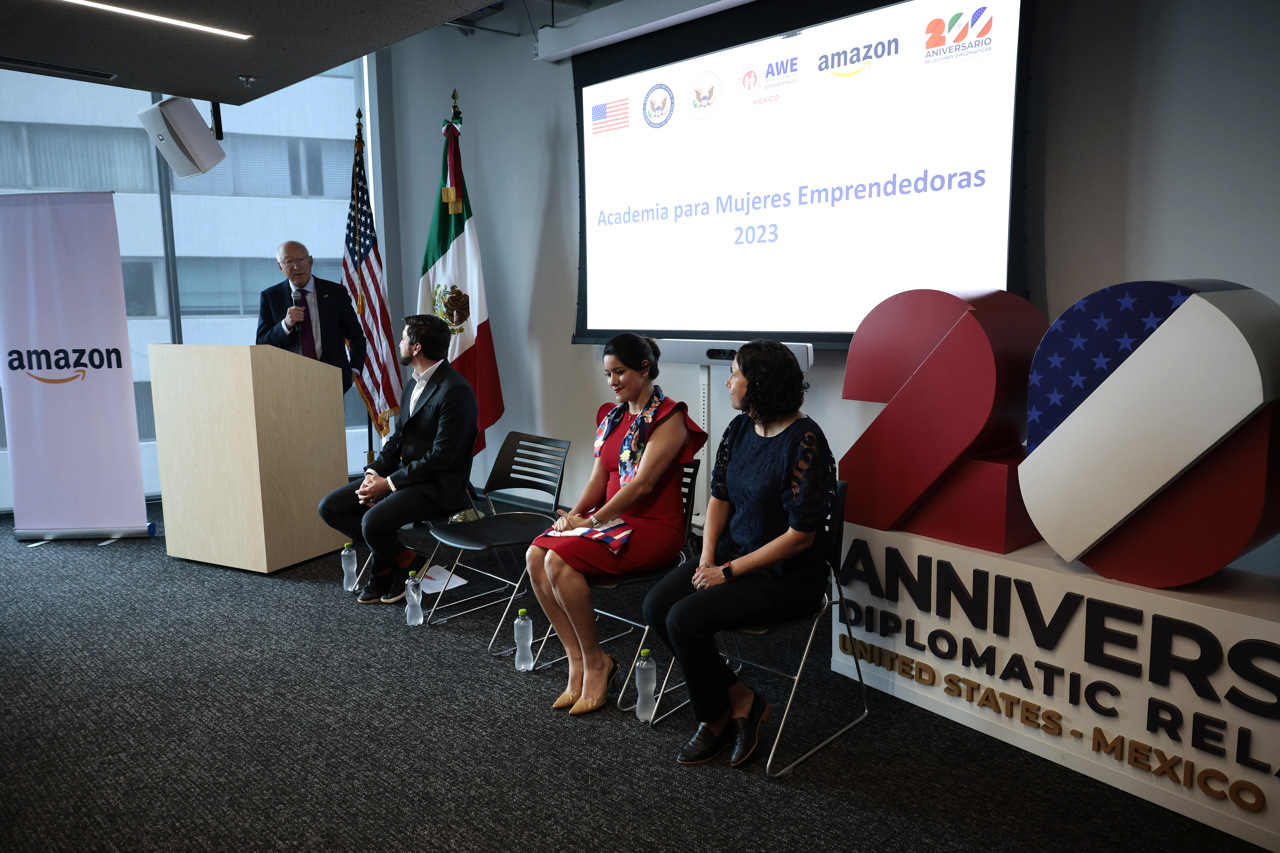Amazon y embajada de EU en México anuncian programa para emprendedoras