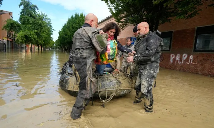 Aumenta el número de muertos en las peores inundaciones de Italia en 100 años