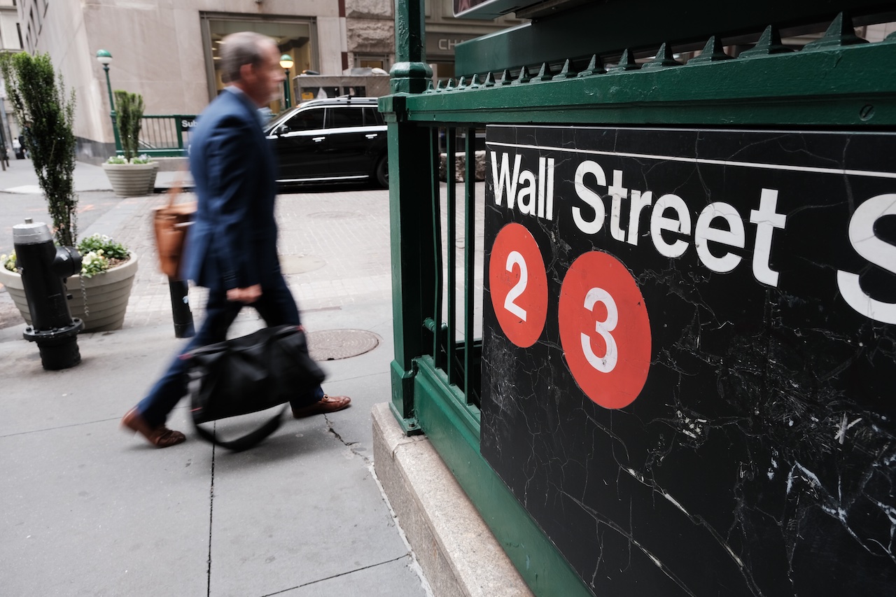 Wall Street cierra en rojo ante preocupaciones por la banca regional