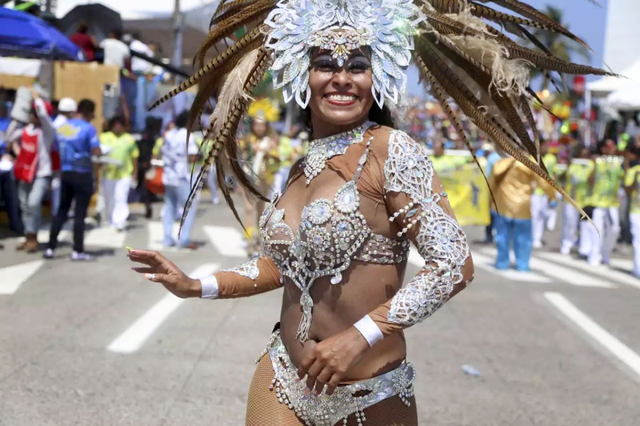 Cartelera de artistas en el Carnaval de Veracruz 2023