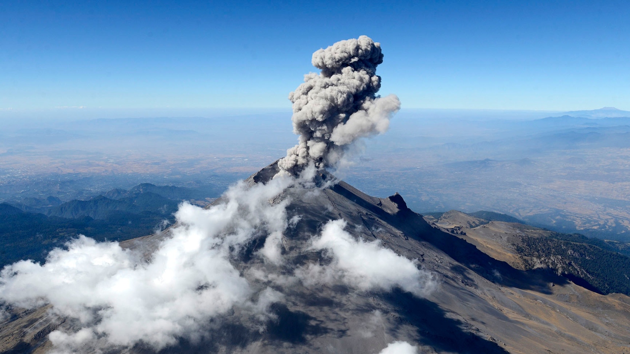 Protección Civil descarta afectaciones en CDMX por ceniza del volcán Popocatépetl