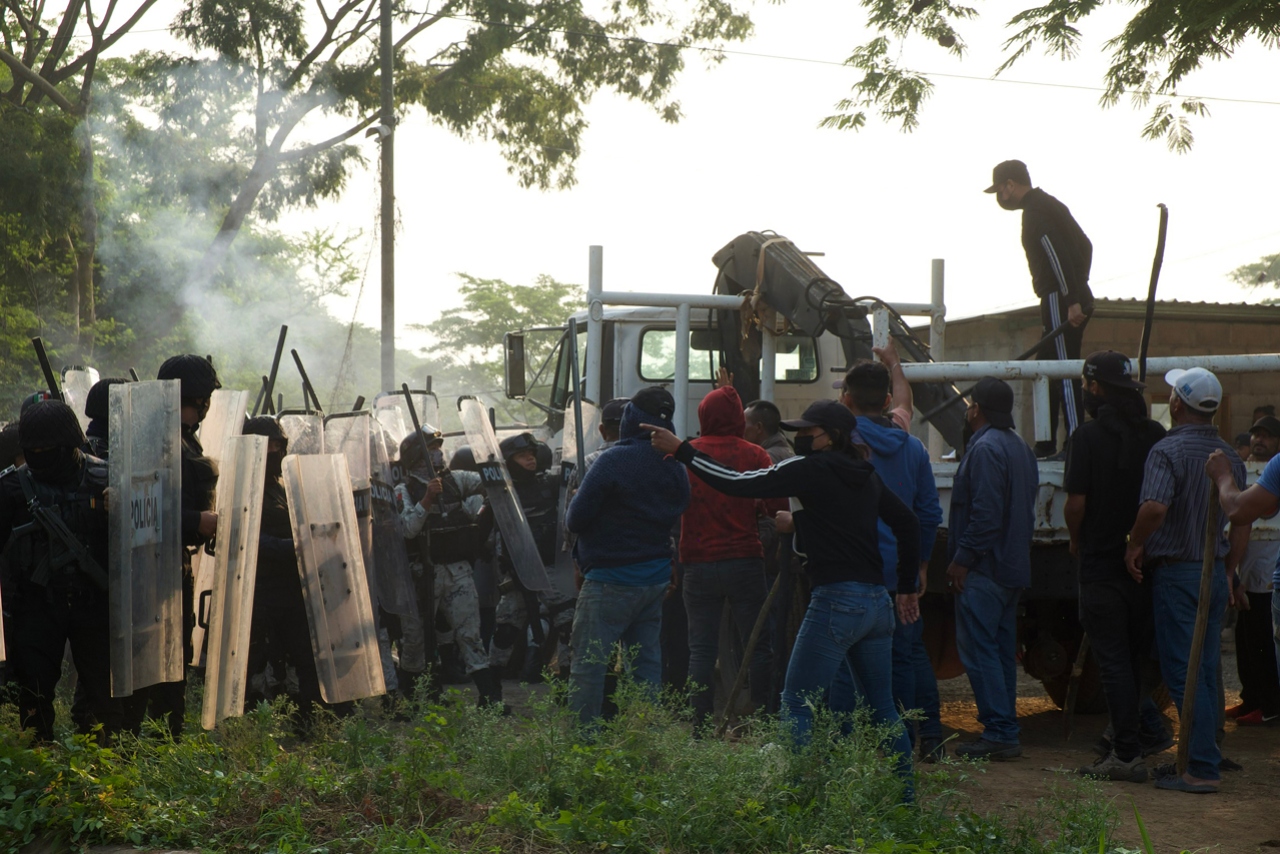 Pobladores se enfrentan con policías y militares en Frontera Comalapa, Chiapas