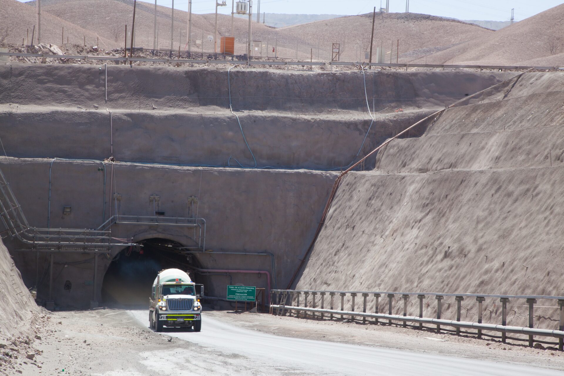 Chile aprueba ley que eleva la carga tributaria a la gran minería