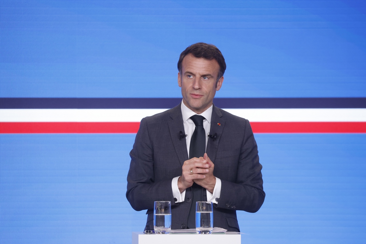 Macron promete que clase media pagará menos impuestos