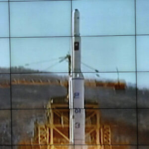 Corea del Norte lanza cohete espacial y se activan alertas en Corea del Sur y Japón