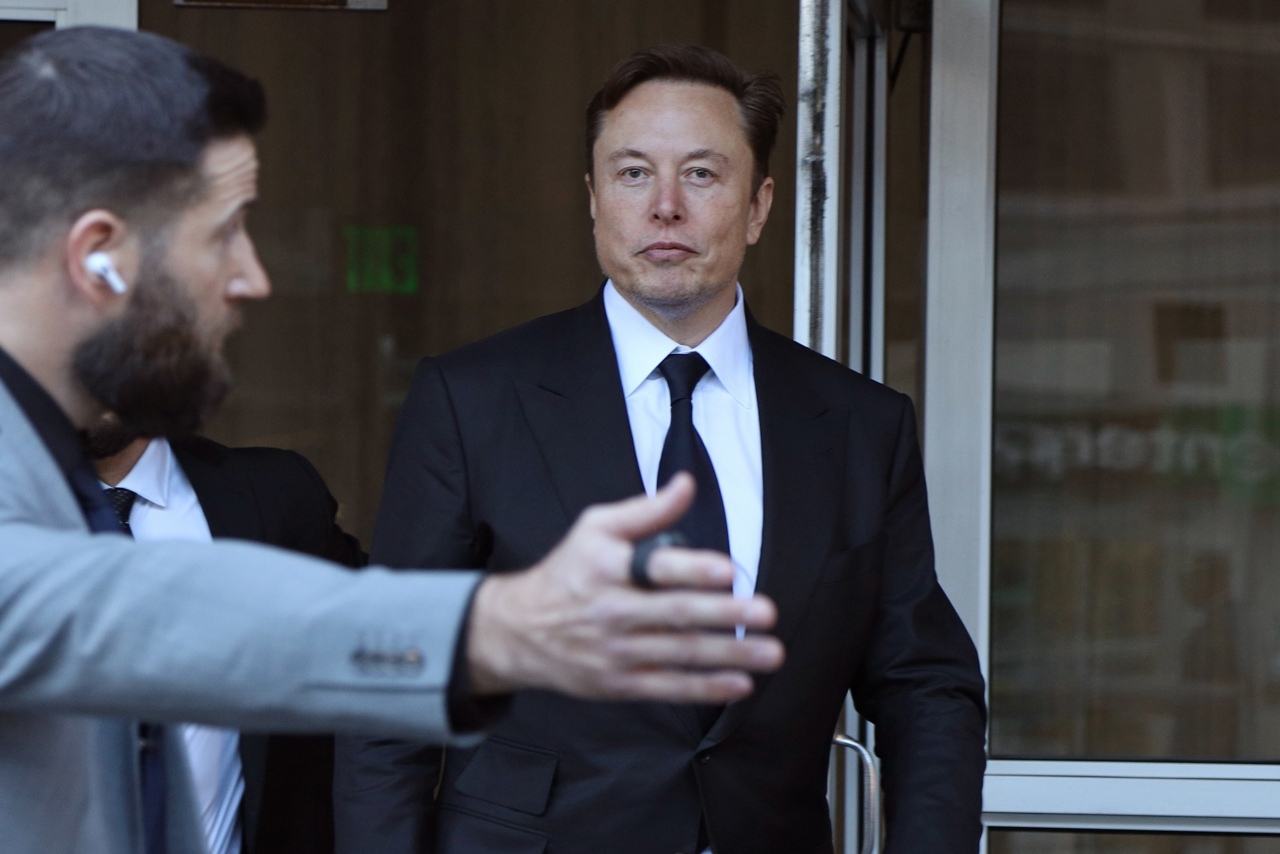 Elon Musk defiende su gestión en Twitter y anuncia nuevos autos de Tesla
