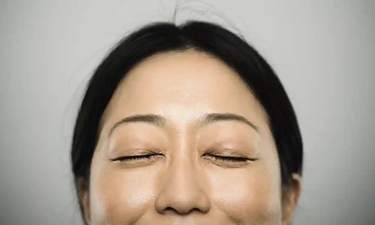 Tras el fin del uso de cubrebocas, Japón recurre a profesores para volver a aprender a sonreír