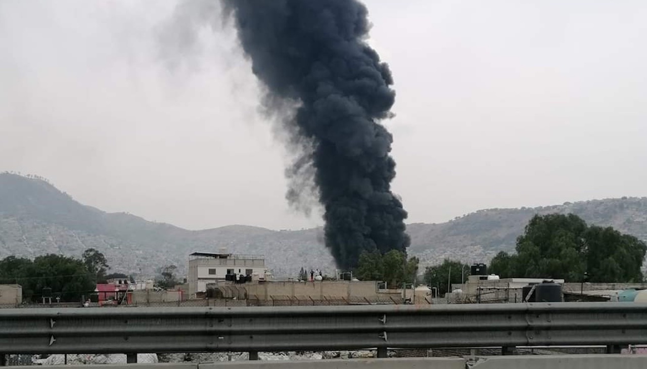 Incendio en Ecatepec: fábrica se quema en Xalostoc