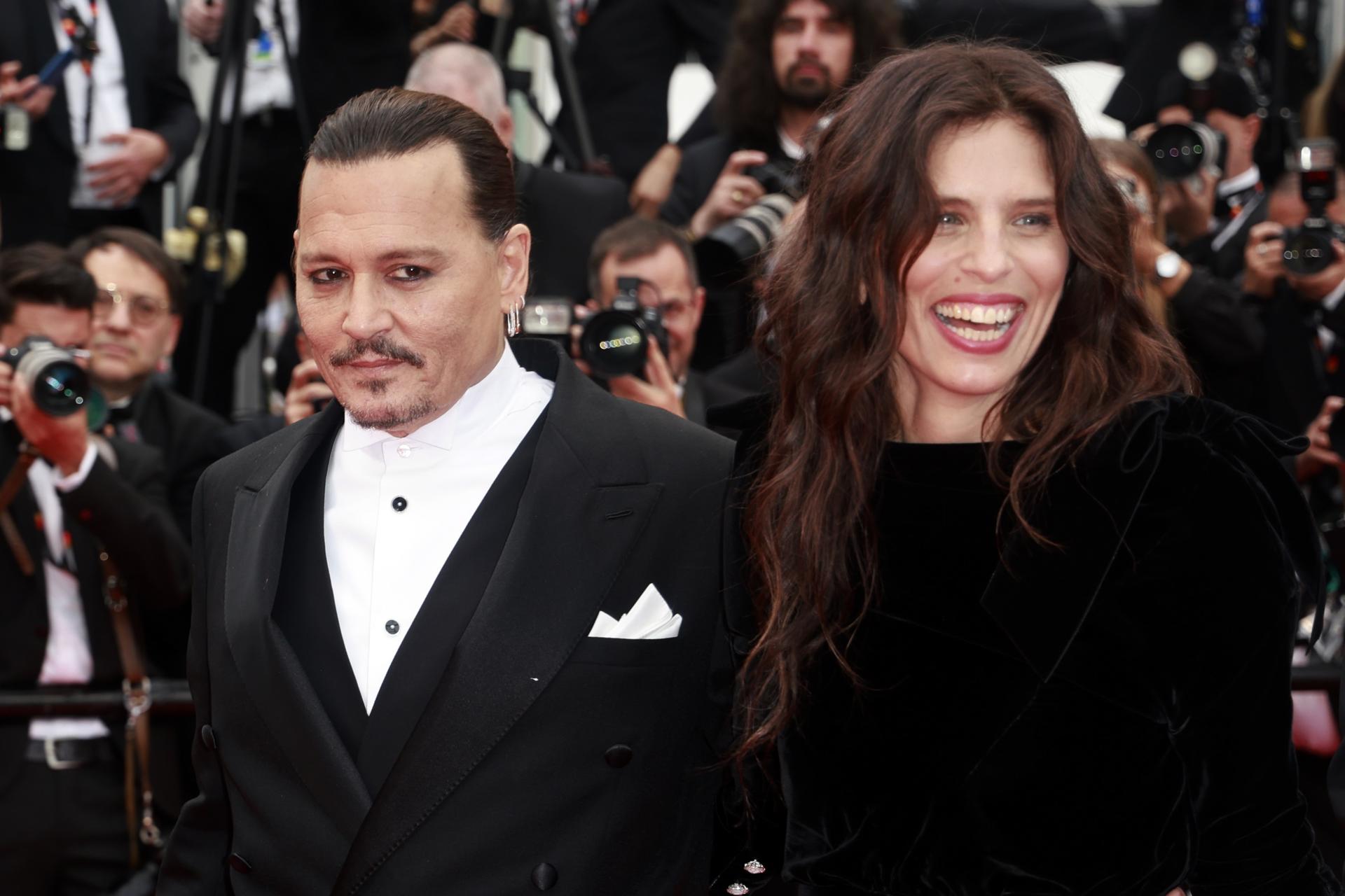 Johnny Depp reaparece en Cannes entre abucheos y aplausos
