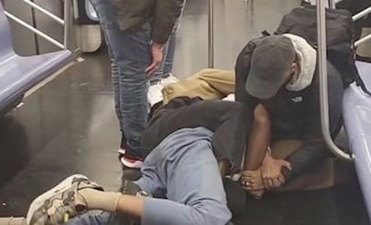 Hombre somete y mata a persona en situación de calle en el metro de NY