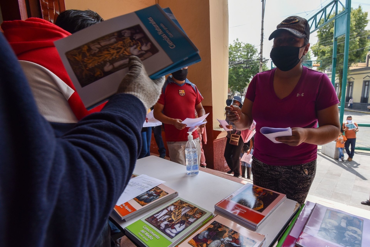 Gobernadores de Morena defienden libros de texto gratuitos; comparan a Marko Cortés con Hitler