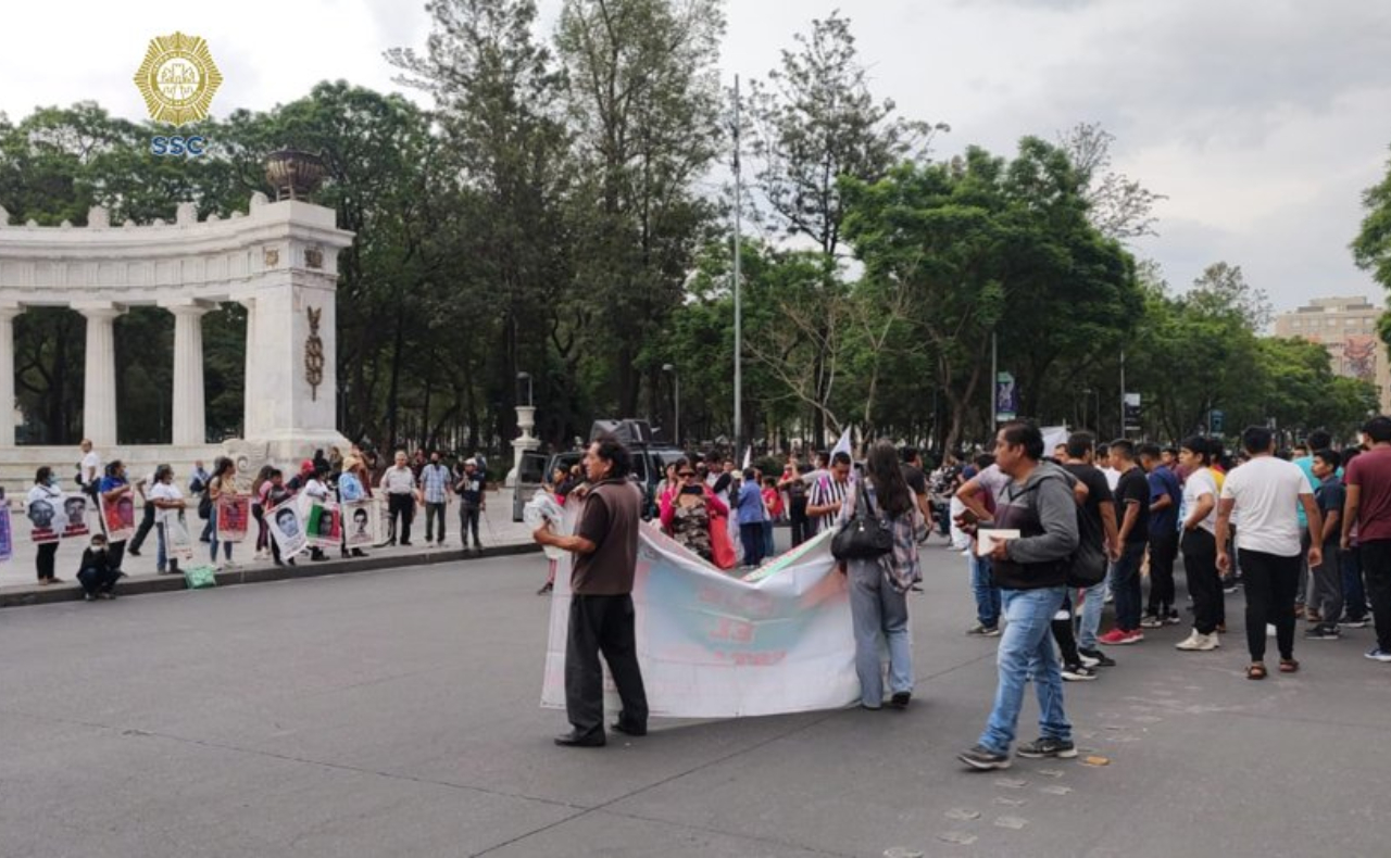 ¡Vivos se los llevaron!: familiares de los normalistas de Ayotzinapa marchan para exigir justicia