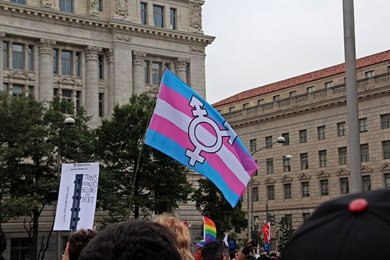 Texas aprueba proyecto de ley que prohíbe tratamientos a menores trans