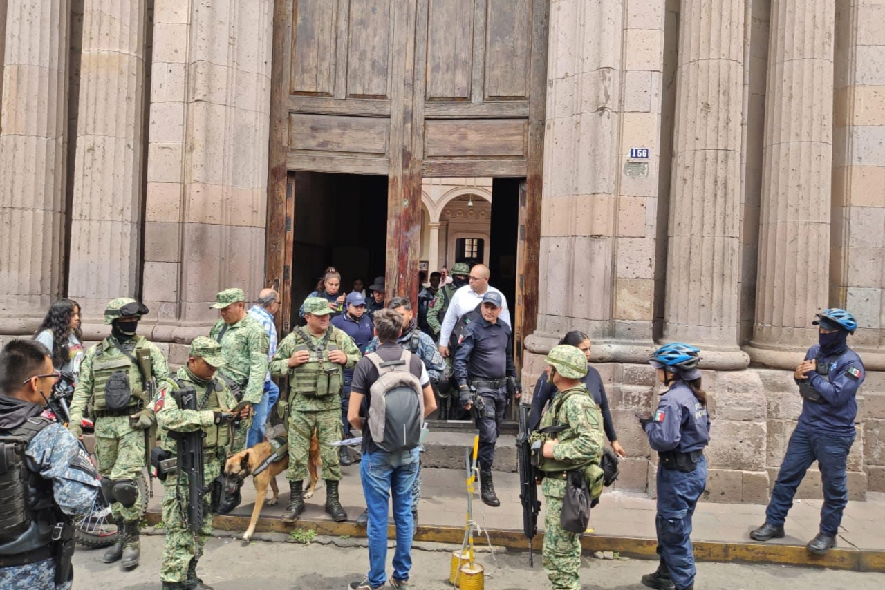 Policía y Ejército hacen operativo en prepa de la Universidad Michoacana