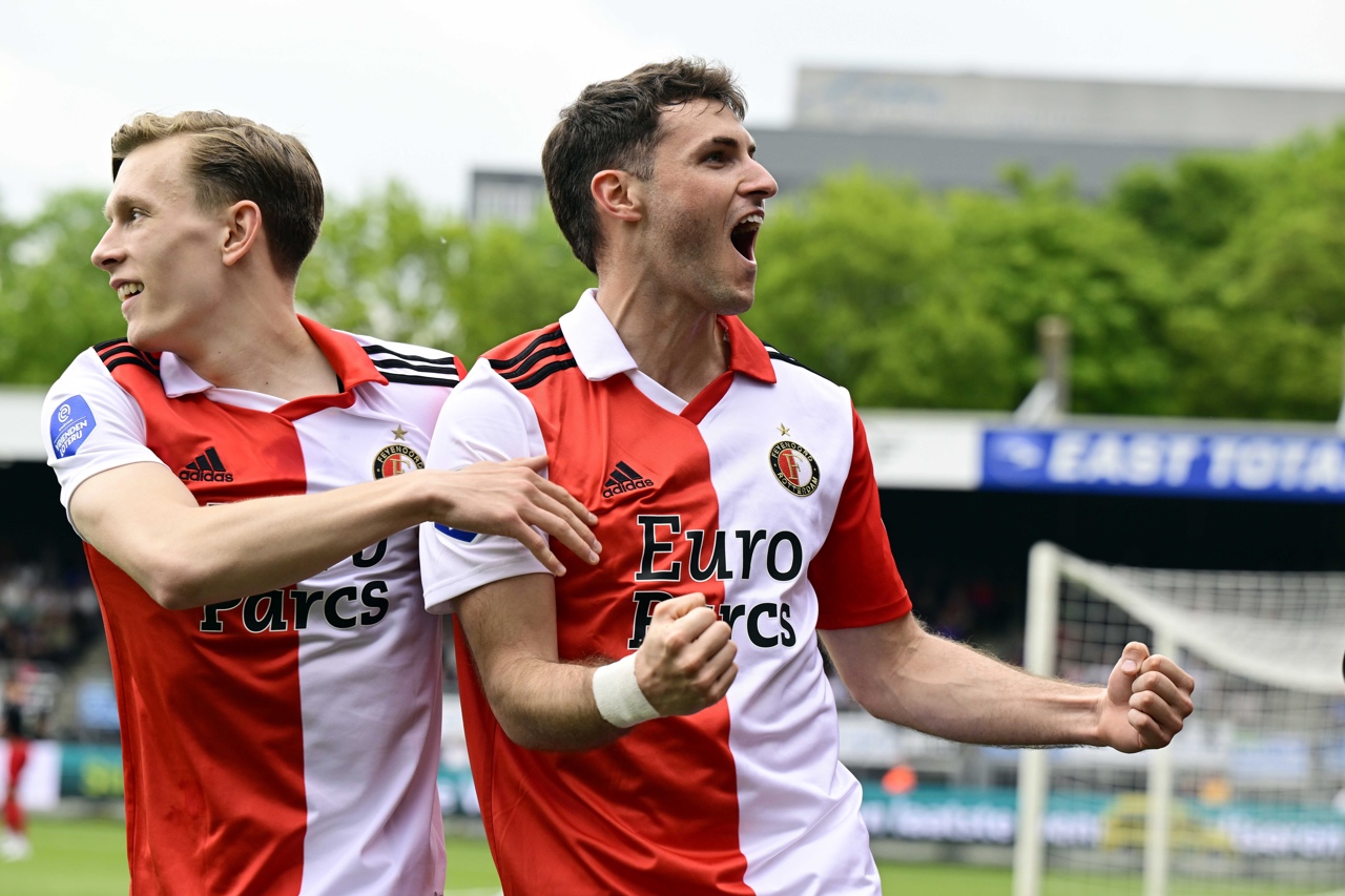 Santiago Giménez impone marca de goles y acerca al Feyenoord al título de la Eredivisie