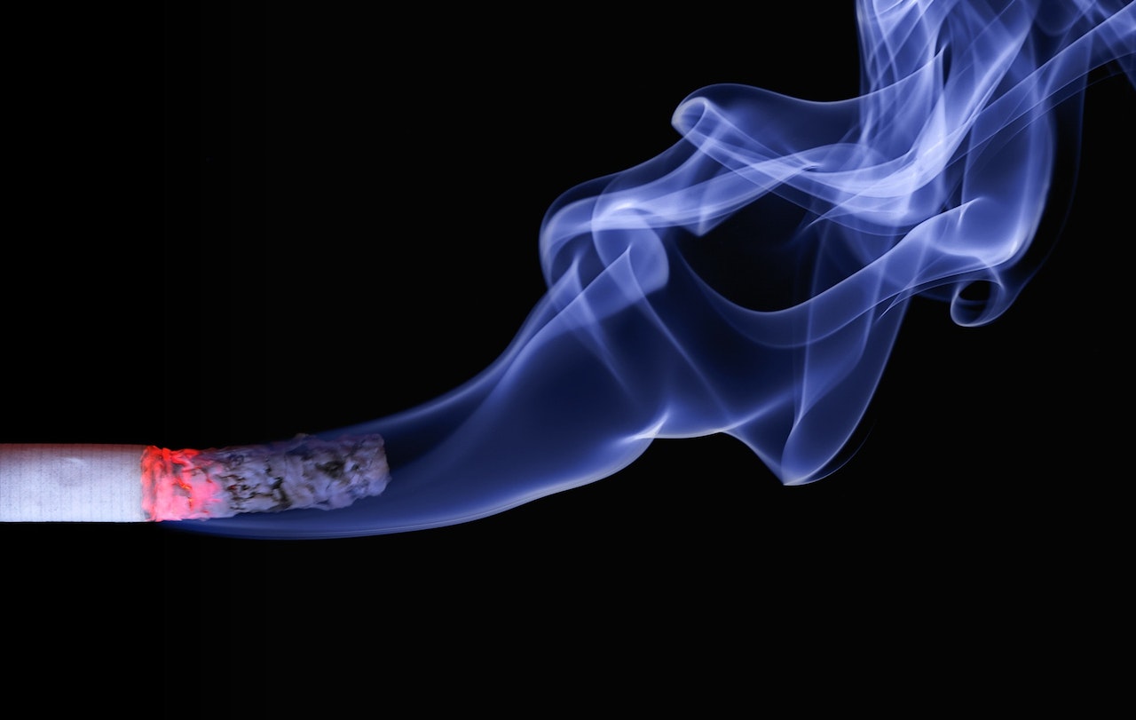 Adiós al cigarro: Suiza prohíbe publicidad de tabaco en prensa escrita, cine e internet