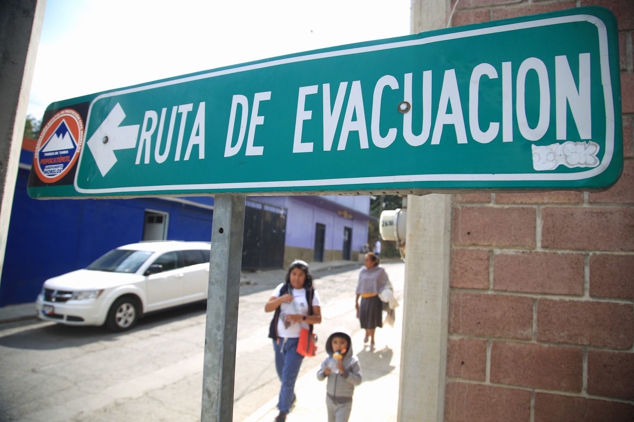 Edomex, Puebla y Tlaxcala suspenden clases por el Popo; piden no usar autos