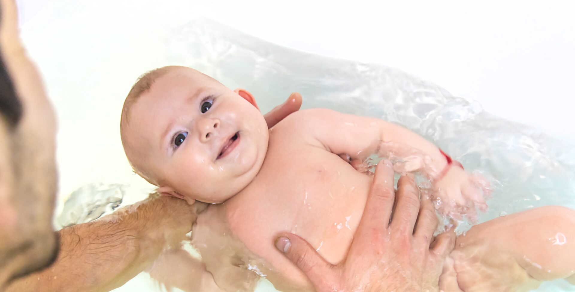 ¿Cómo bañar a tu bebé por primera vez?