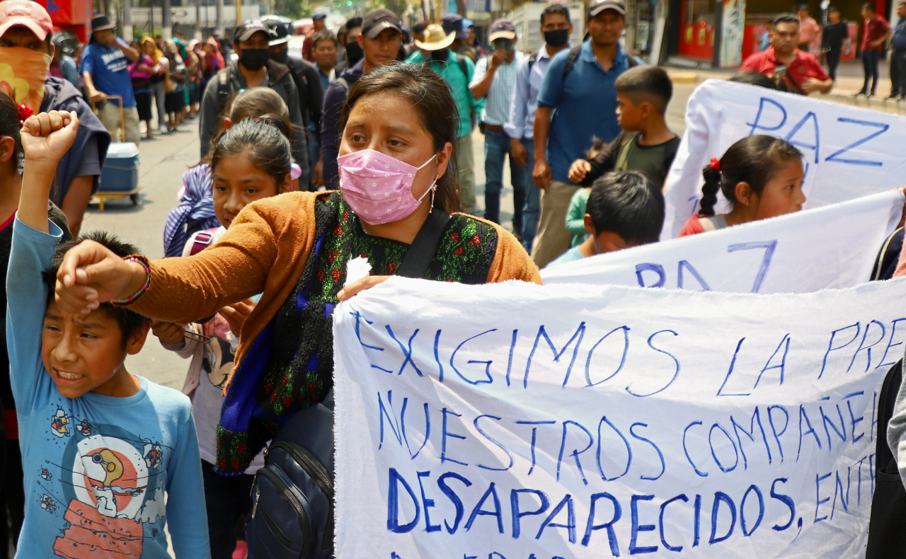 ‘Somos desplazados’: indígenas tzotziles marchan contra la violencia en Chiapas
