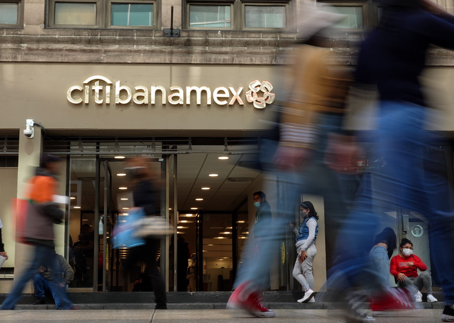 Ni con AMLO ni con Germán Larrea: Banamex va a la Bolsa