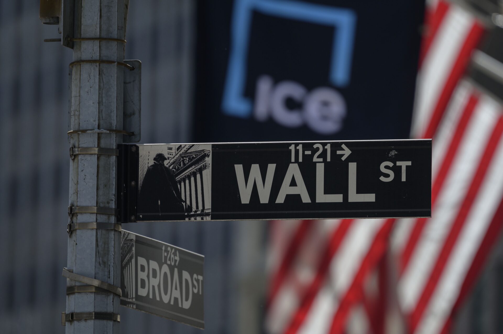 Wall Street cae brevemente por imagen falsa de humo en el Pentágono