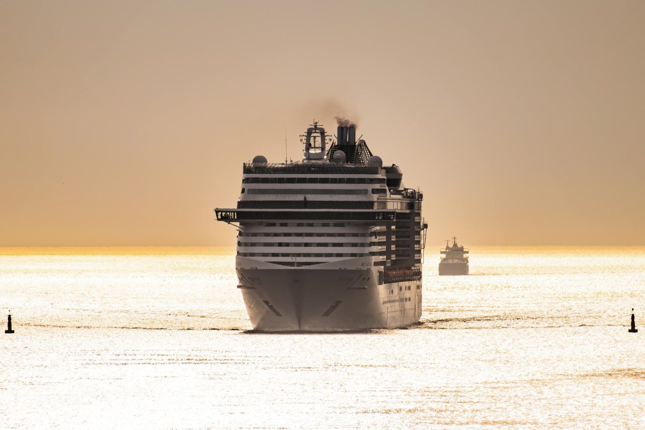 Canadá prohíbe a cruceros descargar aguas residuales cerca de sus costas