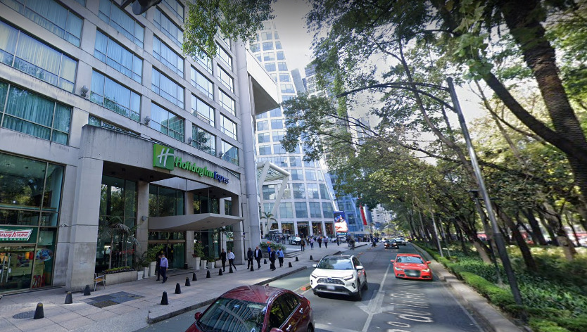 Una mujer murió tras lanzarse del Holiday Inn en Reforma 222, CDMX